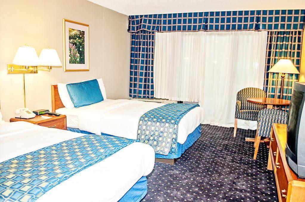 Fern Valley Hotel And Conference Center Louisville Eksteriør billede